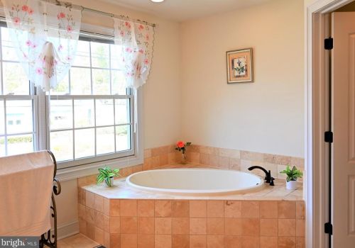 87 Leavitt Ln, Princeton NJ  08540-3921 exterior