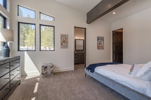 11861 Bottcher Loop, Truckee CA  96161-2793 exterior