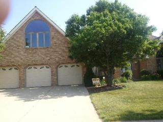 3826 White Eagle Dr, Naperville IL  60564-9706 exterior