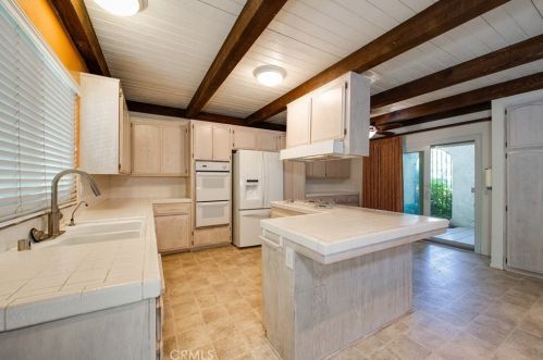 16355 Rancho Escondido Dr, Riverside CA  92506-5801 exterior