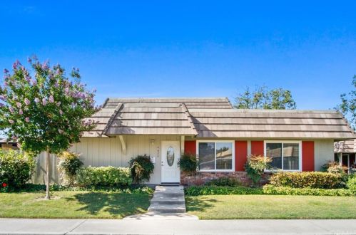 4622 Larwin Ave, Cypress, CA 90630-3511