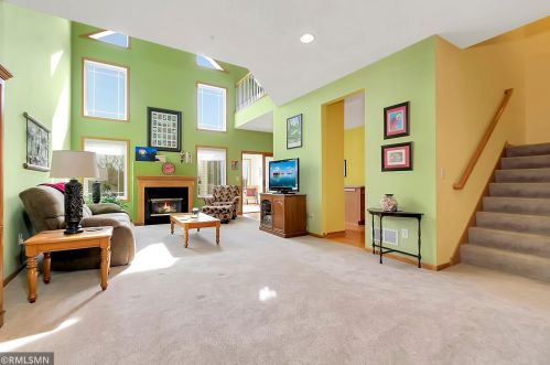 2769 Spy Glass Dr, Chaska, MN 55318-1181