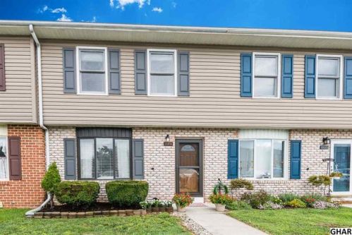 1124 Pheasant Dr, Carlisle PA  17013-1251 exterior