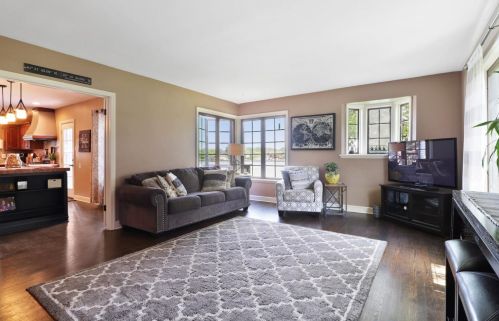 2 3rd St, Hobart, IN 46342-4307