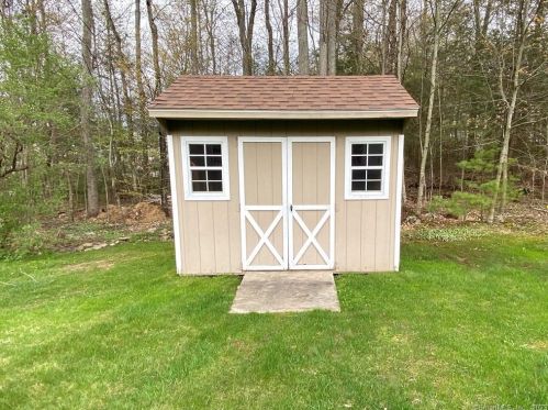 560 Wood Duck Dr, Torrington CT  06790-2587 exterior