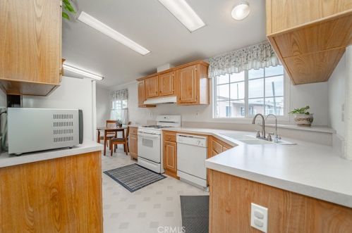 27 Spruce Via, Anaheim CA  92801-1043 exterior