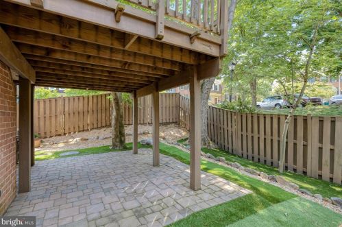 7218 Gentian Ct, Springfield VA  22152-3847 exterior