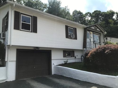 52 Alfred Ave, Providence, RI 02919-1462