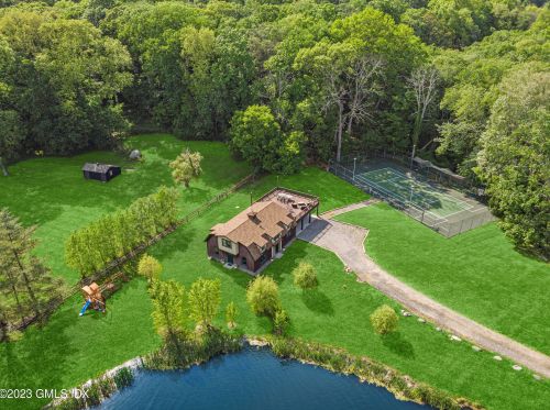 39 Hunting Ridge Rd, Greenwich CT  06831-3121 exterior
