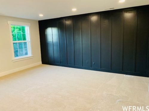 2992 Tracy Dr, Sandy UT 84093-2026 exterior