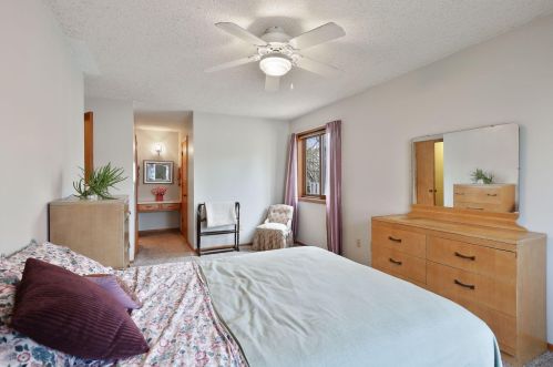 1131 Goodview Ave, Saint Paul MN  55128-6129 exterior