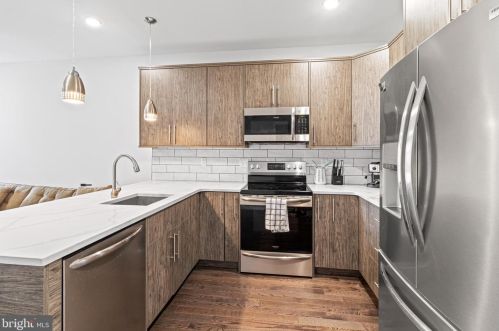 1603 Marshall St, Philadelphia, PA 19122-2921