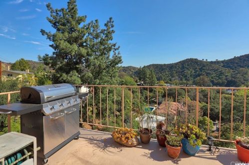2312 Gardner Pl, Glendale, CA 91206-3013