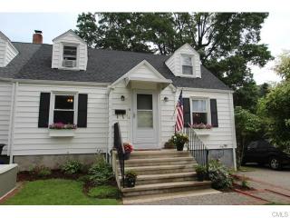 52 Adelaide St, Fairfield, CT 06825-7401