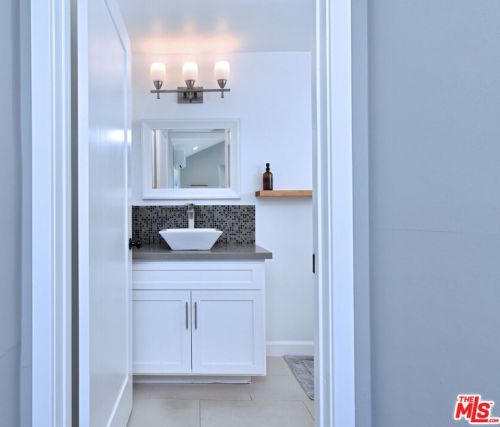 14609 Albers St, Van Nuys CA  91411-3711 exterior
