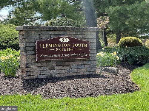 14 Sherwood Ct, Flemington, NJ 08822-6812