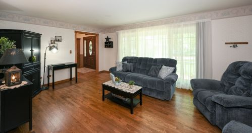 885 Chatham Dr, Carol Stream IL  60188-2979 exterior