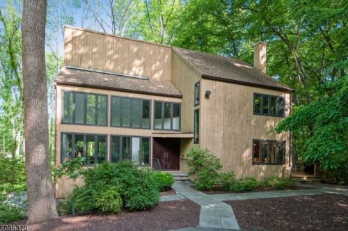 4 Bettin Dr, Morristown, NJ 07960-6208