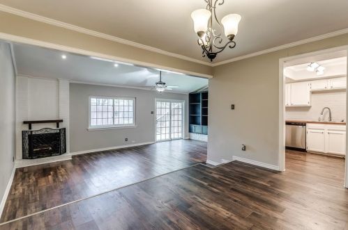 2706 Meadowstone Ct, Carrollton TX  75006-4761 exterior