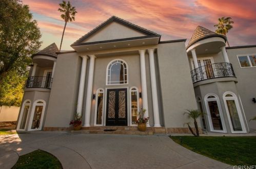 4239 Hayvenhurst Ave, Van Nuys, CA 91436-3535