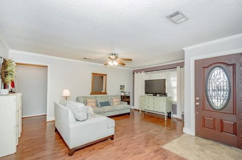 1105 Nottingham Dr, Angleton TX 77515-3518 exterior