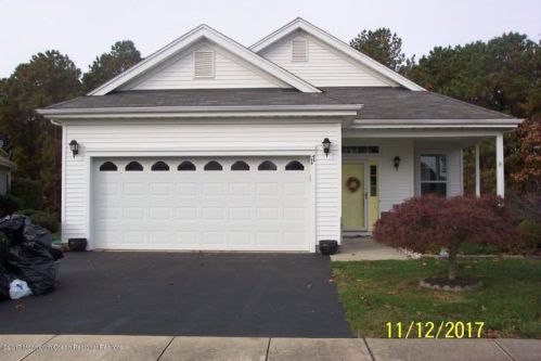 17 Cromwell Ct, Lakehurst, NJ 08759-6646