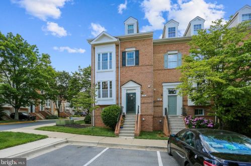 25 Silver Moon Dr, Silver Spring, MD 20904-1258