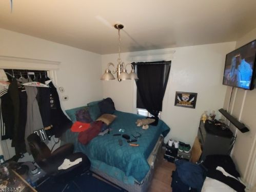 32 Olympic Ter, Irvington, NJ 07111-1115