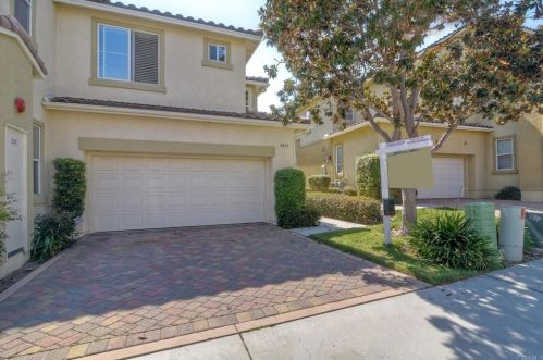 4043 Peninsula Dr, Carlsbad, CA 92010-5565