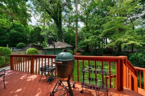 689 Cumberland Cir, Atlanta GA  30306-3256 exterior