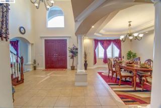 2351 Hidden Oaks Dr, Hayward, CA 94541-5557