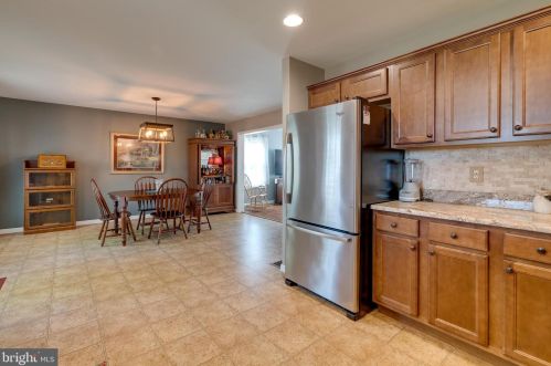 239 Railroad Ave, Ephrata PA  17522-2327 exterior