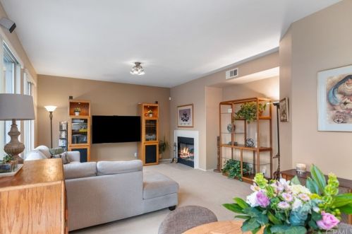 8815 Heatherwood Rd, Anaheim CA  92808-1695 exterior
