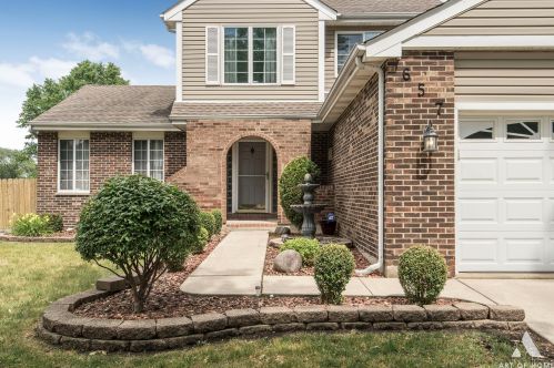 657 Danbury Dr, Carol Stream, IL 60188-2967