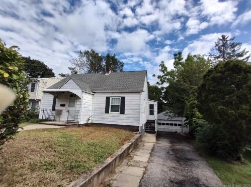 61 New St, Huntington, CT 06484-2315