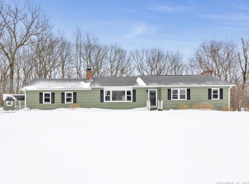 140 Princeton Dr, Huntington, CT 06484-5126
