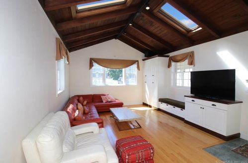 22 Van Ness St, Norwalk CT  06850-2934 exterior