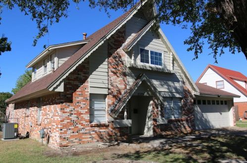 5329 Roberta Dr, Fort Worth TX  76180-6815 exterior