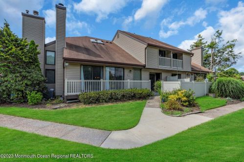 79 Cotswold Cir, Tinton Falls, NJ 07712-2647