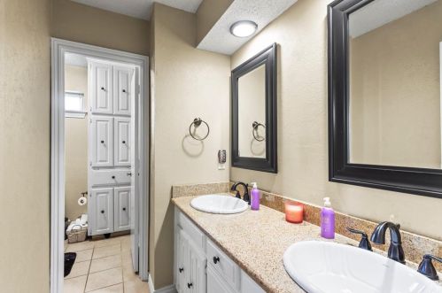 2615 Medina Dr, Carrollton TX 75007-5902 exterior