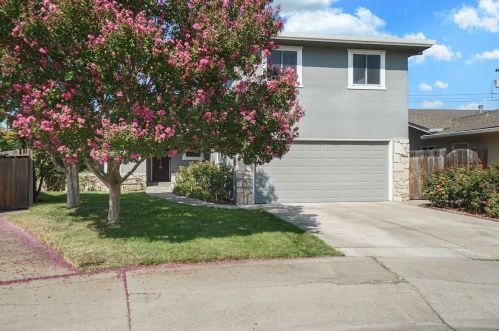 35 Cambridge Dr, Lodi, CA 95242-2819