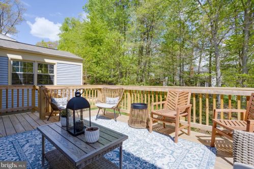 5707 Oak Leather Dr, Springfield VA  22015-2315 exterior