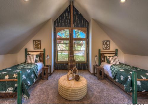12275 Stockholm Way, Truckee CA  96161-6945 exterior