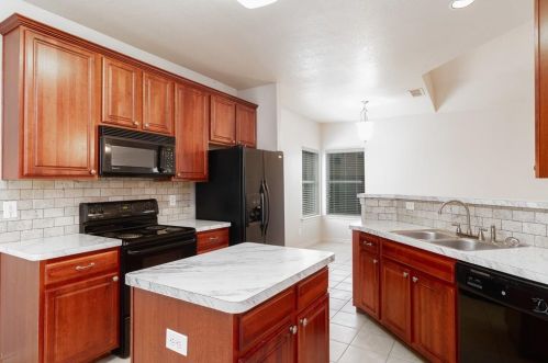 9352 Cynthia Ct, Fort Worth TX  76140-5170 exterior