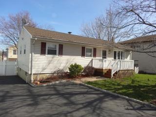 942 Rahway Ave, Avenel, NJ 07001-2023