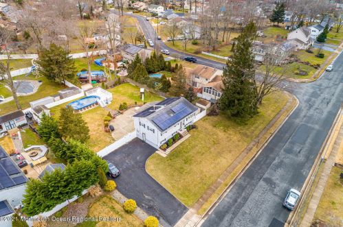 39 Phillips Dr, Old Bridge, NJ 08857-2427