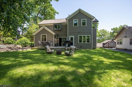 18 Oakwood Trl, Sparta, NJ 07871-1502