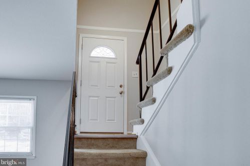 14390 Berkshire Dr, Woodbridge, VA 22193-1510