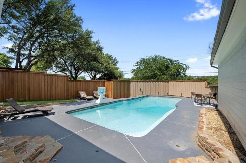 7305 Crofton Dr, Dallas TX  75231-4807 exterior