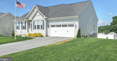 2298 Water Garden Dr, Hanover, PA 17331-8323